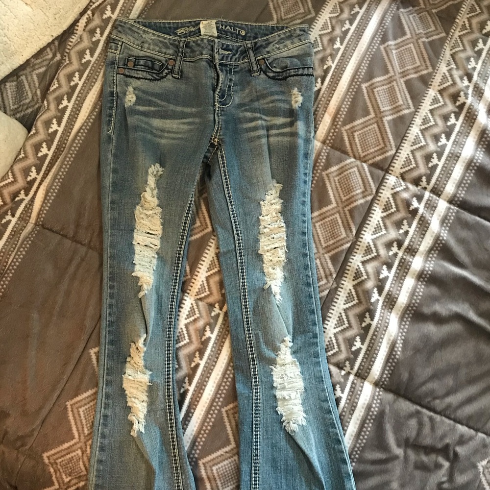 Distressed jeans - Picture 2 of 3